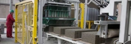 Máy sản xuất gạch bê tông Universal: các đặc tính kỹ thuật chính